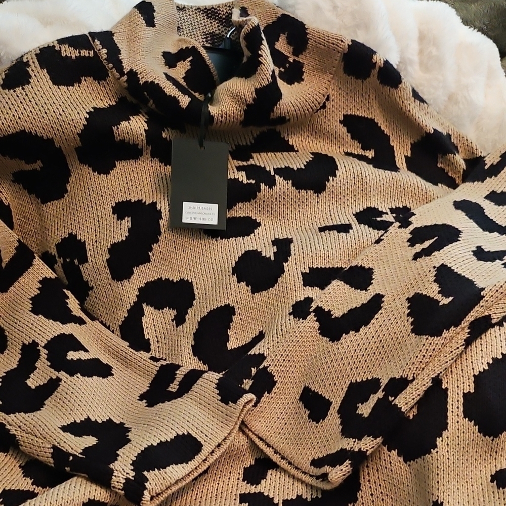 DKNY Womens Leopard Long Sleeves Sweater Round Neckline New With Tags Size L